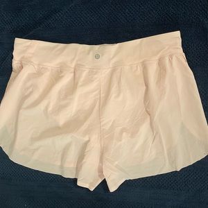Lululemon find your off shorts strawberry milkshake size 12